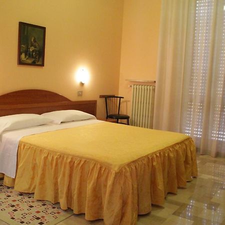 Hotel Capri Milánó Kültér fotó
