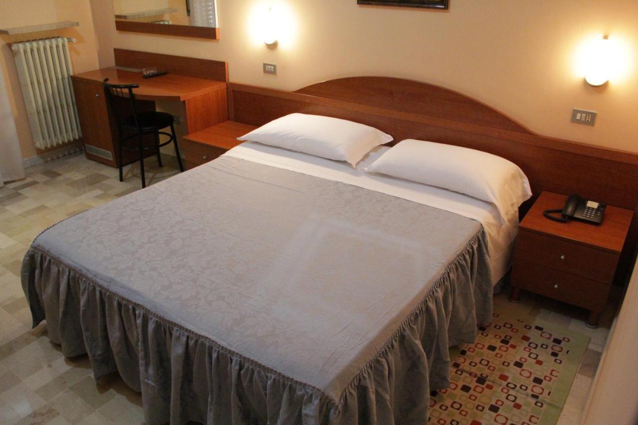 Hotel Capri Milánó Kültér fotó