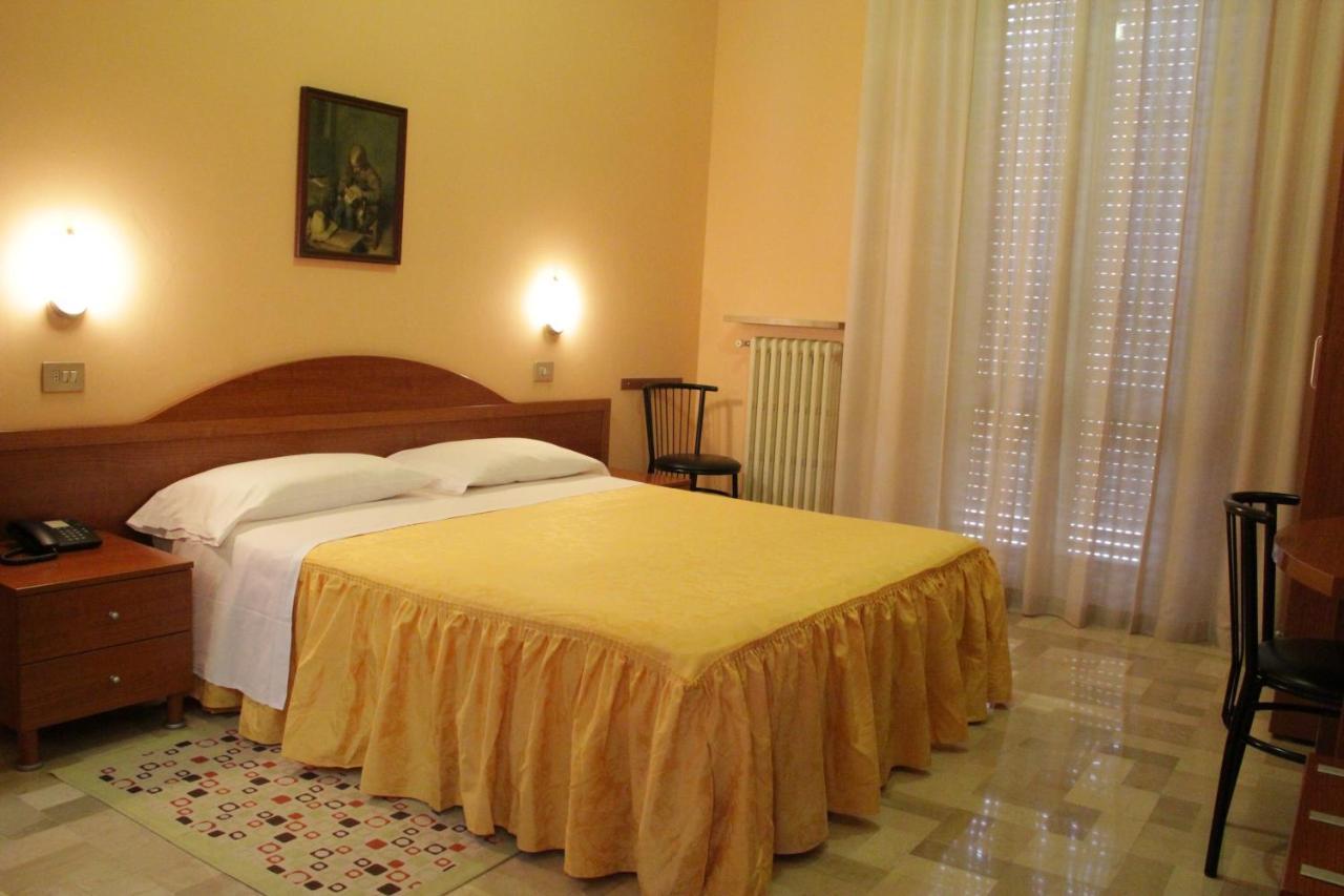Hotel Capri Milánó Kültér fotó
